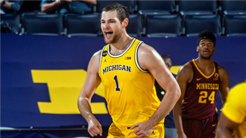 #1 Hunter Dickinson -1