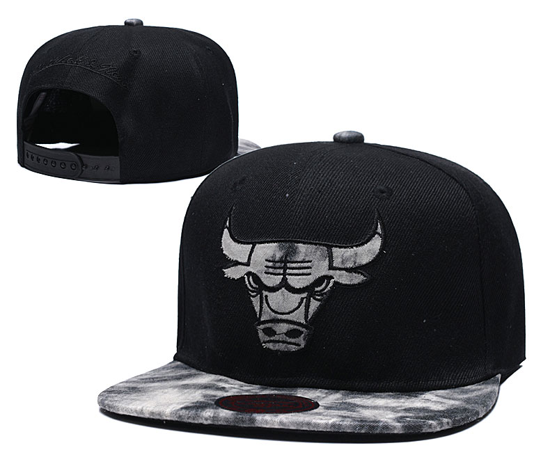 Bulls Team Logo Black Mitchell & Ness Adjustable Hat TX