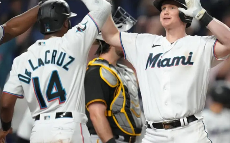 Mens Miami Marlins #14 Bryan De La Cruz Nike White Home FlexBase Player Jersey