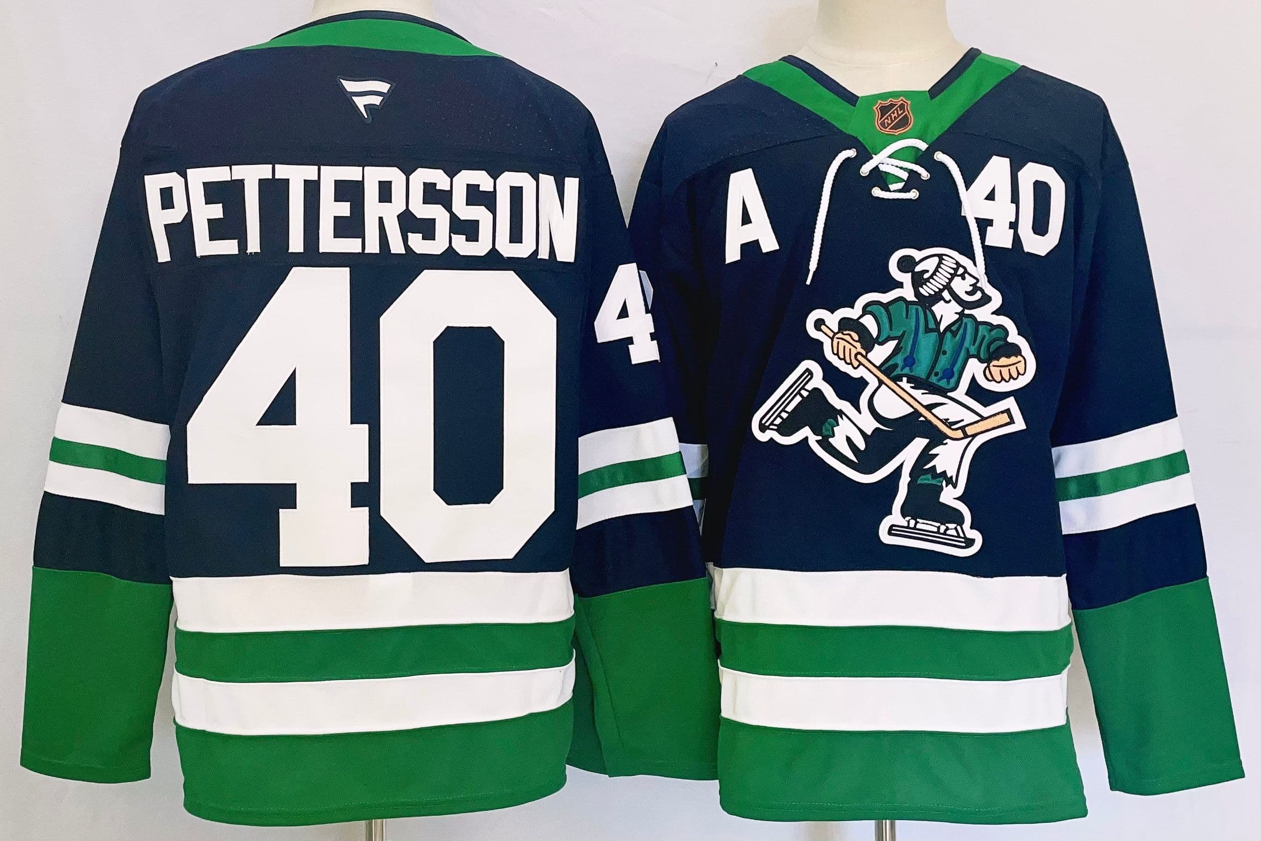 Vancouver Canucks Elias Pettersson  40